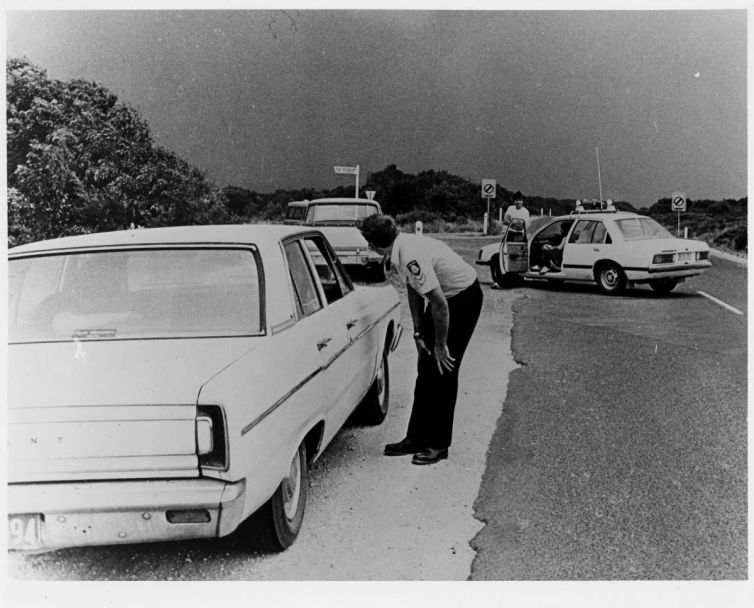 Anglesea - Ash Wednesday (16_2_1983) Police road block at corner of Ocean Road and O_Donohue_s Road. Anglesea - Keith Cecil Collection